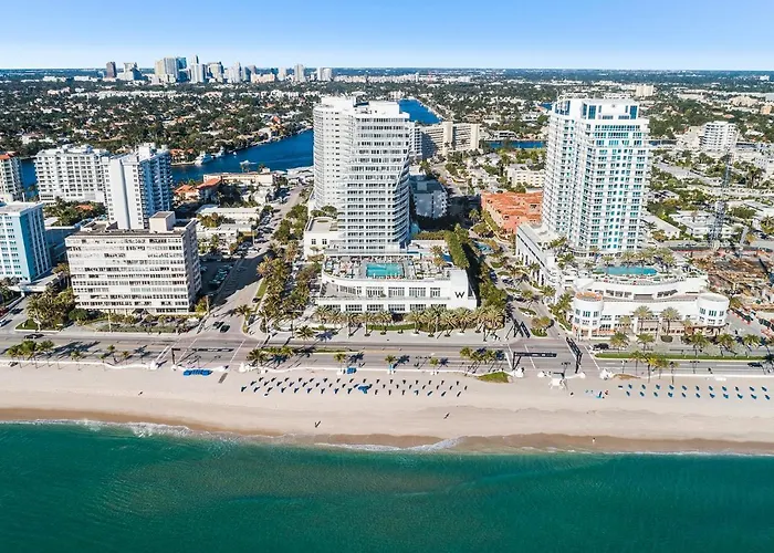 Resort-Style Residence Beachfront Condo Oasis