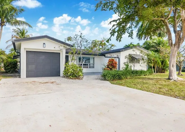 Fort Lauderdale Pool House Hidden Gem