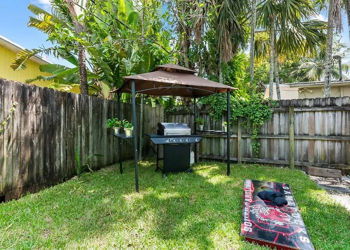 Duplex Renovated Newly Furnished Spacious 2 Miles To Las Olas Riverfront Entertainment District 4 Miles To Beach