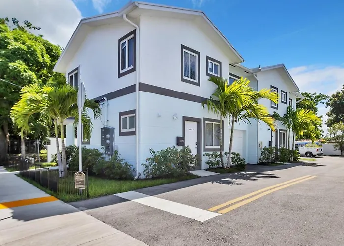 Sistrunk Shades Villa #4 - Townhome Downtown Fort Lauderdale Near Cruise Port & Fll