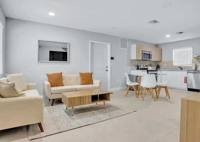 Sistrunk Shades Villa #4 - Townhome Downtown Fort Lauderdale Near Cruise Port & Fll