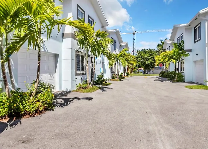 Sistrunk Shades Villa #4 - Townhome Downtown Fort Lauderdale Near Cruise Port & Fll