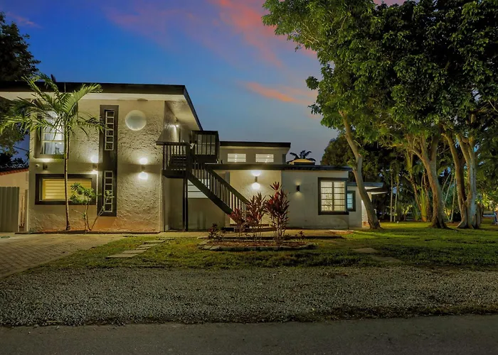 Stunning 2 Story Villa With Pool Fort Lauderdale