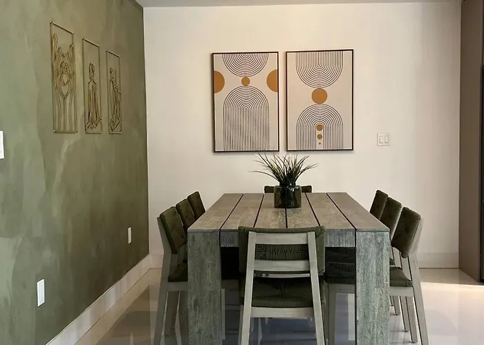 Super Stylish 4 Bedroom Home Steps From The Fun