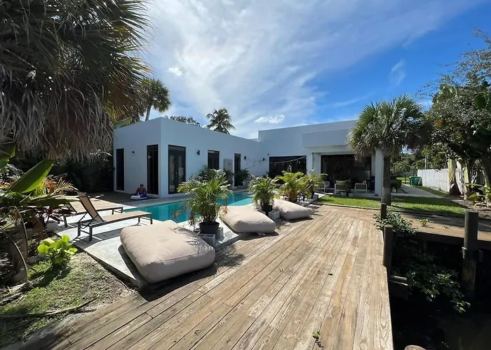 Haustierfreundliches Glamorous Waterfront Canal Home W Pvt Dock & Pool Fort Lauderdale