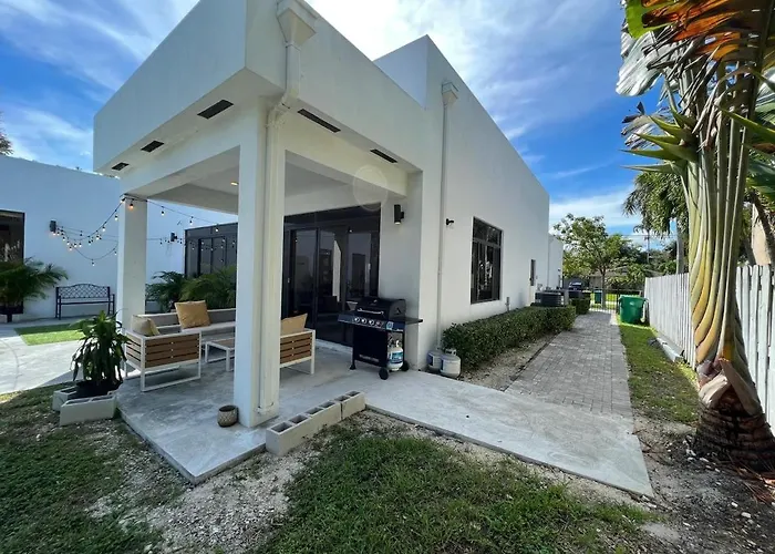 Haustierfreundliches Glamorous Waterfront Canal Home W Pvt Dock & Pool Fort Lauderdale
