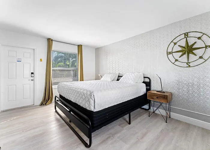 Steps From The Beach-All Renovated Studio Unit #3