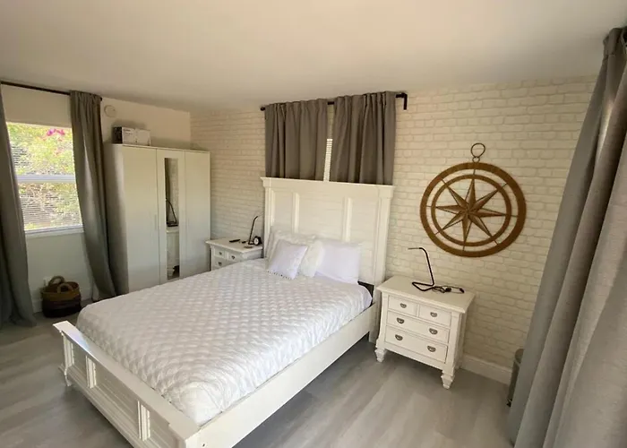 Steps To The Beach -Renovated Studio Unit #1 Fort Lauderdale acceptant les animaux