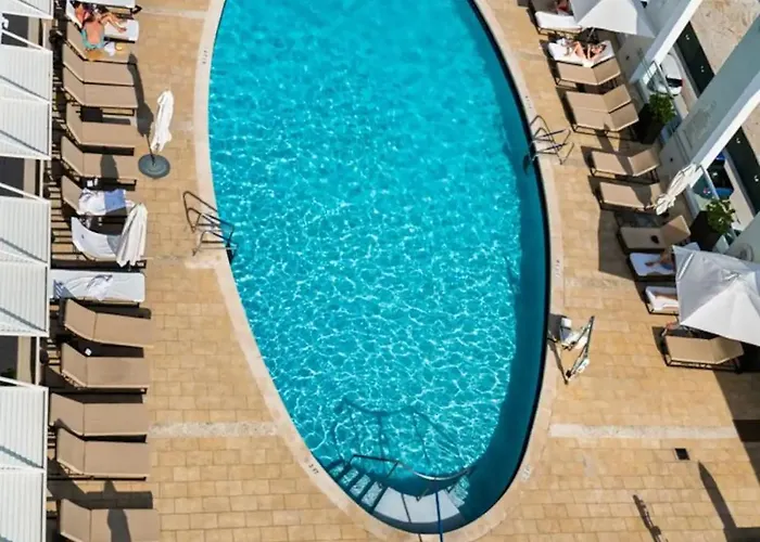 Chic Beachfront Bliss - Your Perfect 1 Bedroom Retreat!