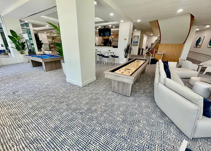 Condo, Breathtaking Water views, King Suite, Hilton Property