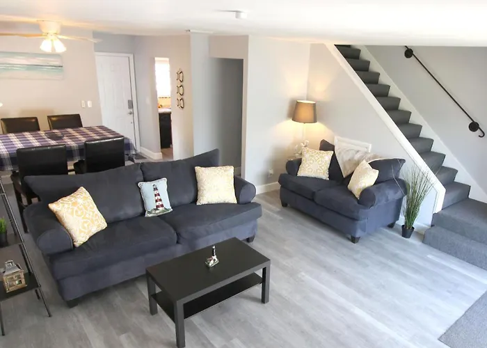 Tarpon Harbor 2 - Waterfront Townhouse Near Pool, Beach, Downtown Las Olas