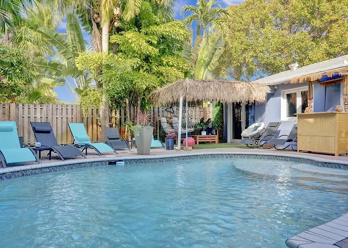 Kiki 2 - Men'S Clothing Optional Guest Houses