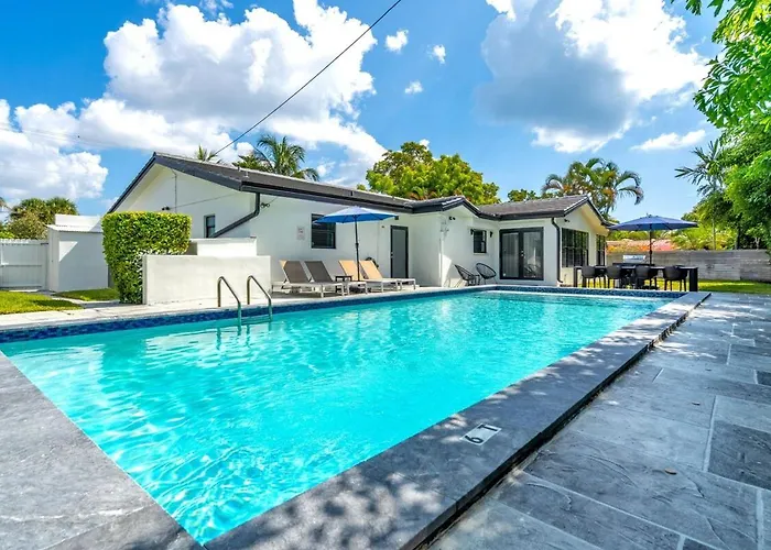 Villa Aura Heated Pool 4 Bedrooms 5 Minutes To The Ocean