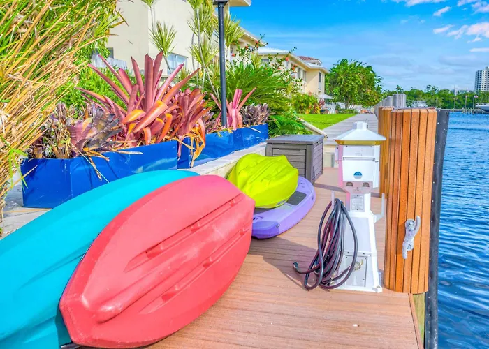 One-Bedroom Suite Heated Pool Dock Access Quiet Neighborhood Saltaire Four Resldences