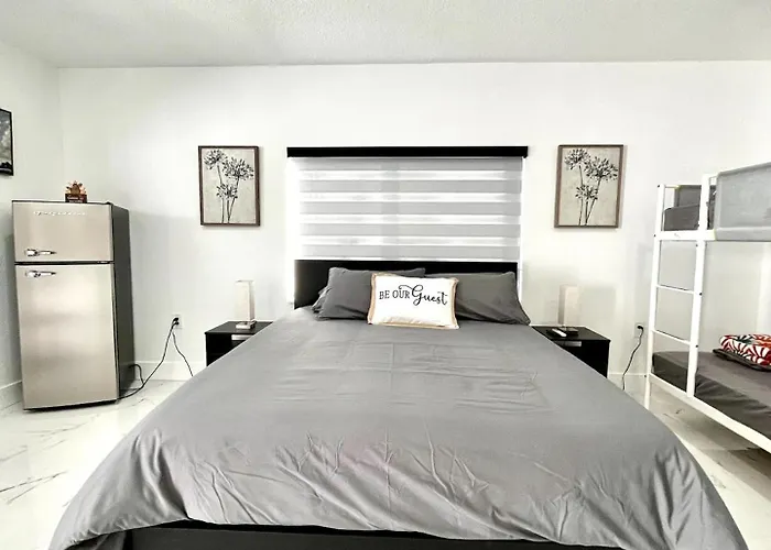 Stylish Studio Retreat Private Entry And Parking