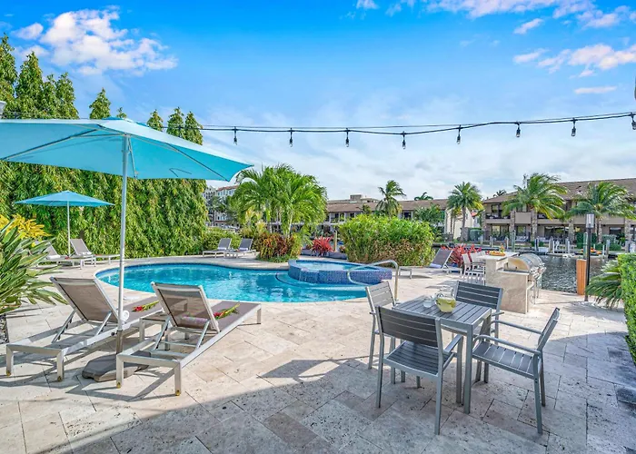 One-Bedroom Suite Heated Pool Dock Access Quiet Neighborhood Saltaire Two Resldences