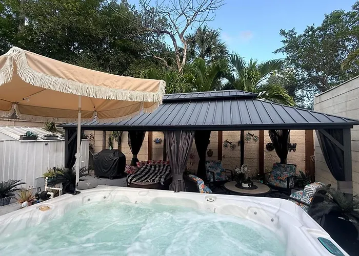 Tiny Place W Private Hot Jacuzzi 7 Min To Miami International Airport