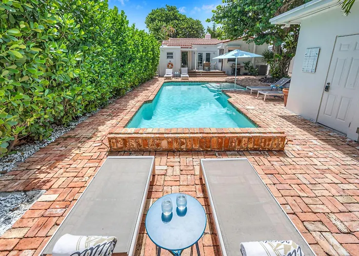 Steps From Beach Quaint Cottage Heated Pool Sand Key Resldences