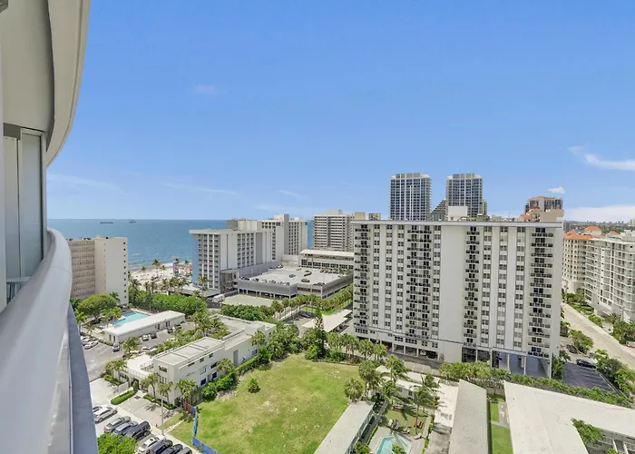 Luxury Corner 1 Bedroom W Residence With Fantastic Intercoastal Views, Pool & Hot Tub