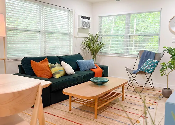 Cozy Garden Bungalow - Pets/Parking/Beach
