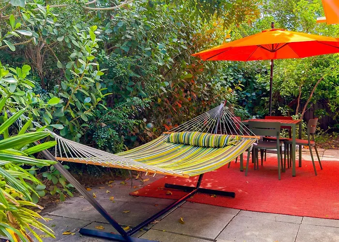 Cozy Garden Bungalow - Pets/Parking/Beach