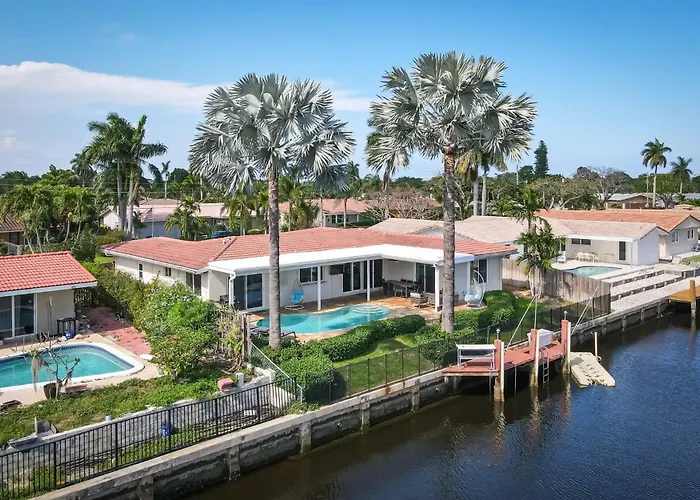 Dockside Daydreams - Canalfront And Pool Oasis
