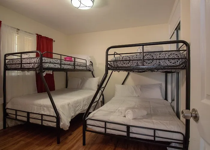Very Private Studio In Home With Own Separate Entrance