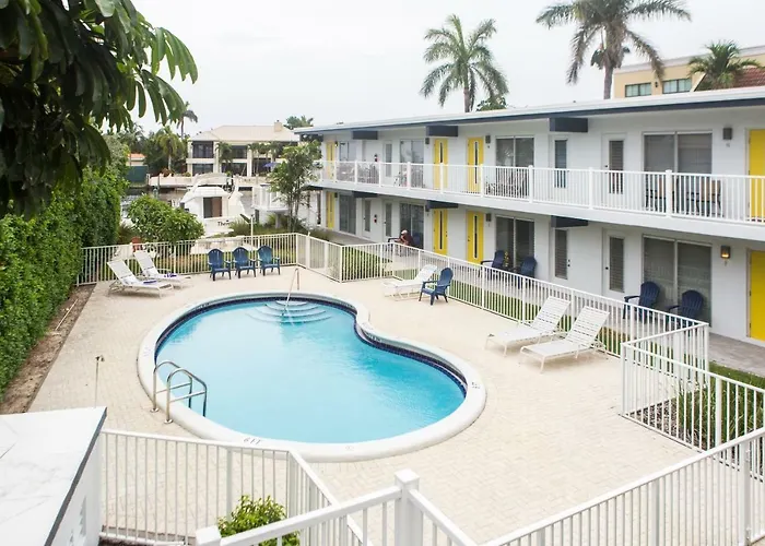 Lovely Apartment On The Canal With A Pool