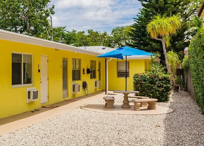 Beautiful Old Apartment With Beach Gear Fort Lauderdale