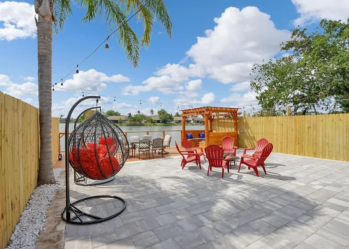 5 Star Pergola & Dine On Sun-Splashed Luxury Deck