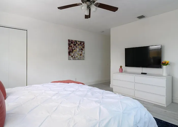 Luxury Casa 4 Bedrooms With Pool & Game Room 15 Mins To Ocean Fort Lauderdale